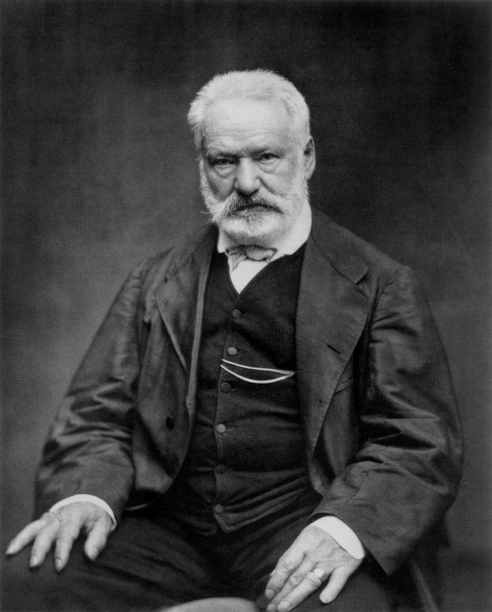 Victor Hugo, poeta e romancista francês, aqui em 1876 (fotografia a preto e branco) de Etienne Carjat