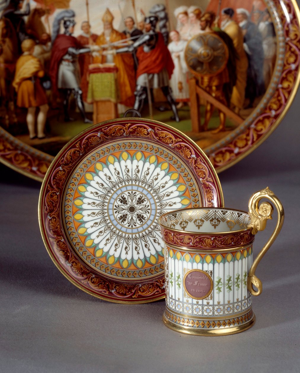 Servindo xícara de porcelana e pires feitos de chocolate. Realizado por Etienne Charles Leguay (1762-1846) 1835 Sevres, fábrica de porcelana de Etienne Charles Leguay