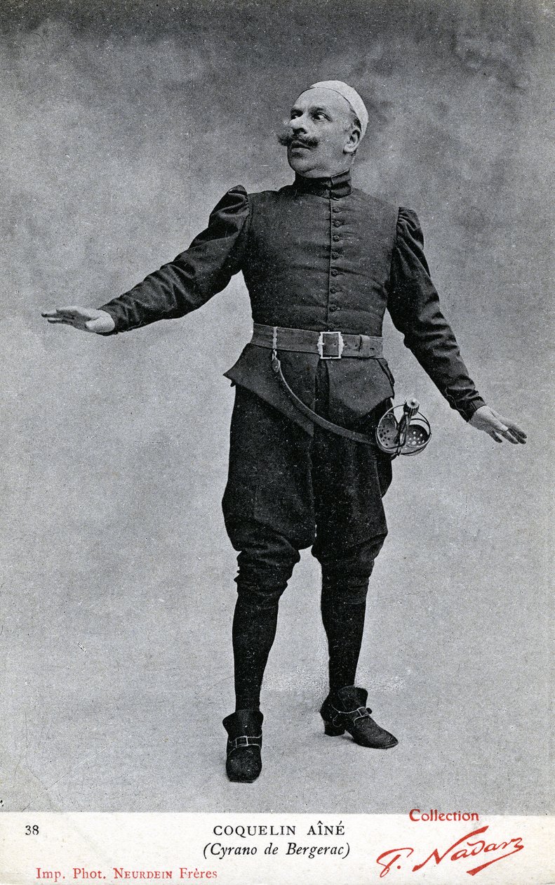 Constant Coquelin aka como Coquelin aîné (1841 - 1909) no traje de Cyrano de Bergerac (foto a p/b) de Etienne Neurdein