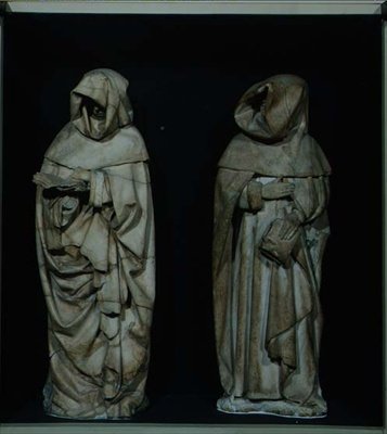 Duas Lamentadoras, do Túmulo de Duc de Berry, na Catedral de Bourges de Etienne and Mosselmann Paul (fl.1467) Bobillet
