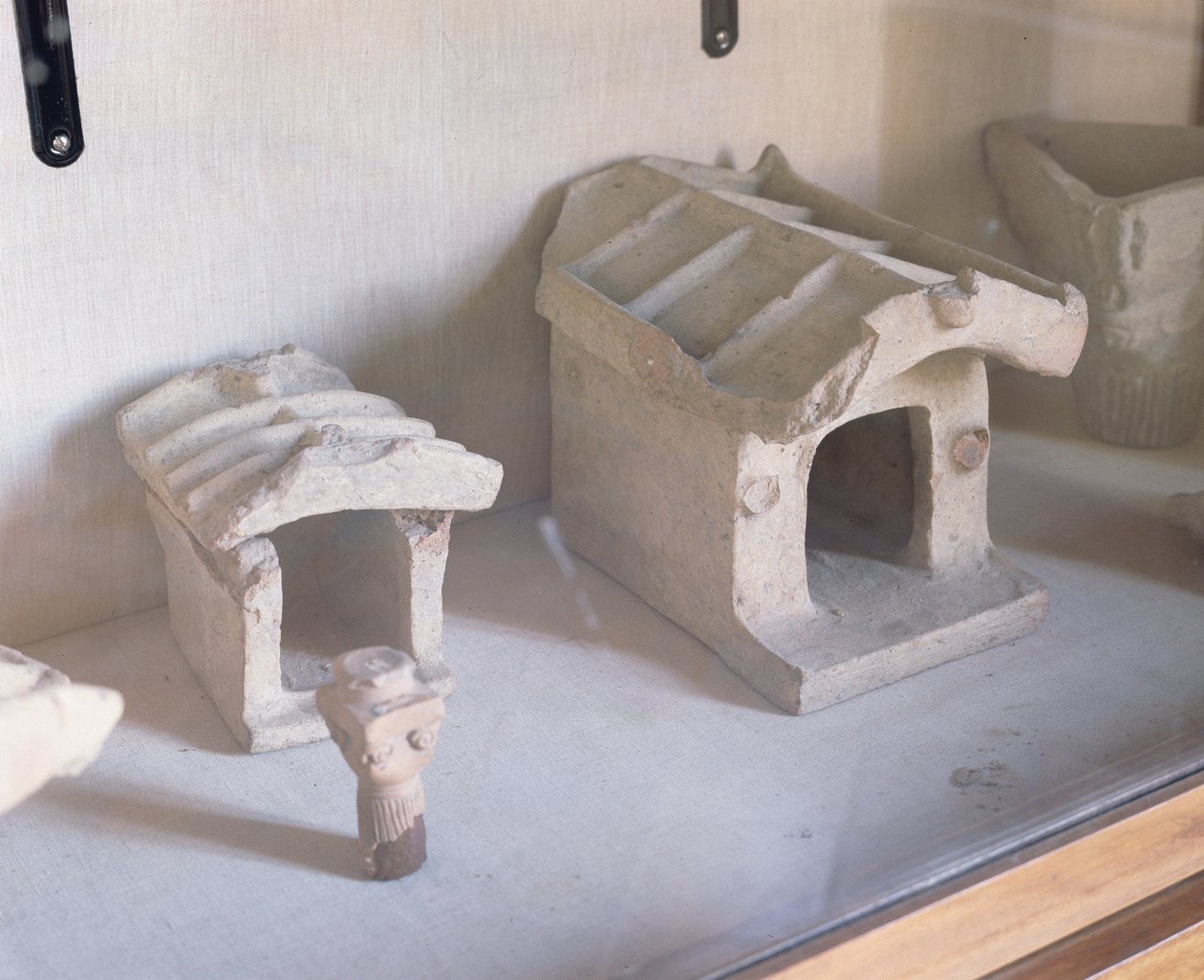Urnas funerárias (barro) de Etruscan