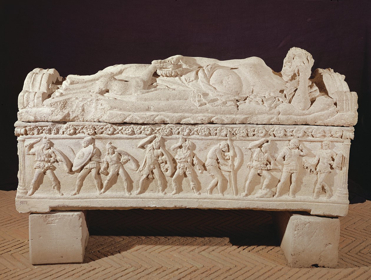 Sarcófago, &39;Homem com um bezerro&39; (terracota) de Etruscan
