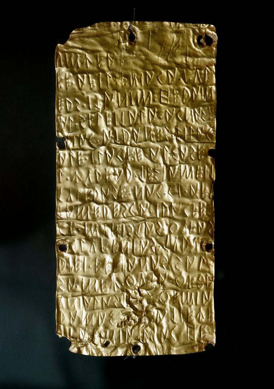 Antiquite etrusco: comprimidos (slats) de Pyrgi em ouro gravados com inscrições em língua etrusca dedicadas à Deusa Unida. Fim do século V a.C., início do século VI a.C. Dim. 18,5 cm Roma, Museo Nazionale di Villa Giulia de Etruscan