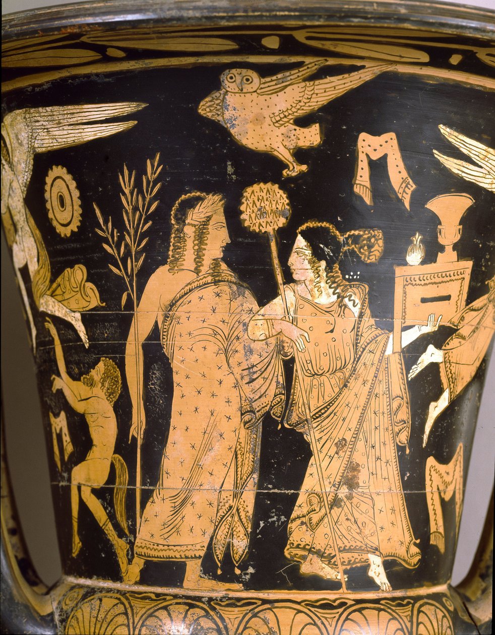 Antiquite etrusco: cratera sineira representando a destruição de Tróia: detalhe representando Dionysos e Ariane. De Falerii Veteres (Civita Castellana). 350-300 AC. Roma, Museo Nazionale di Villa Giulia de Etruscan