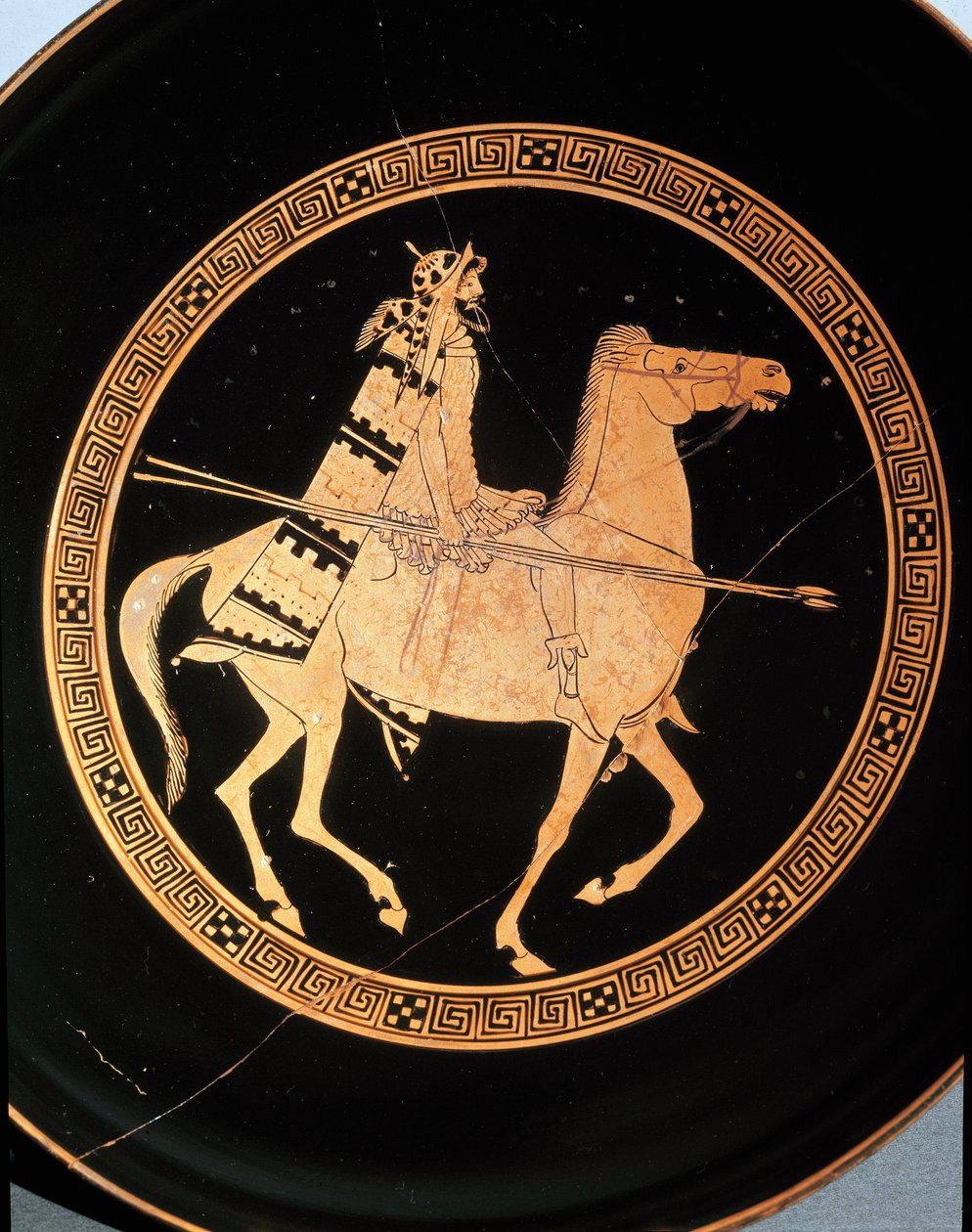 Antiquito etrusco: detalhe de uma kylix representando um cavaleiro. De Falerii Veteres (Civita Castellana) do século V a.C. Roma, Museo Nazionale di Villa Giulia de Etruscan
