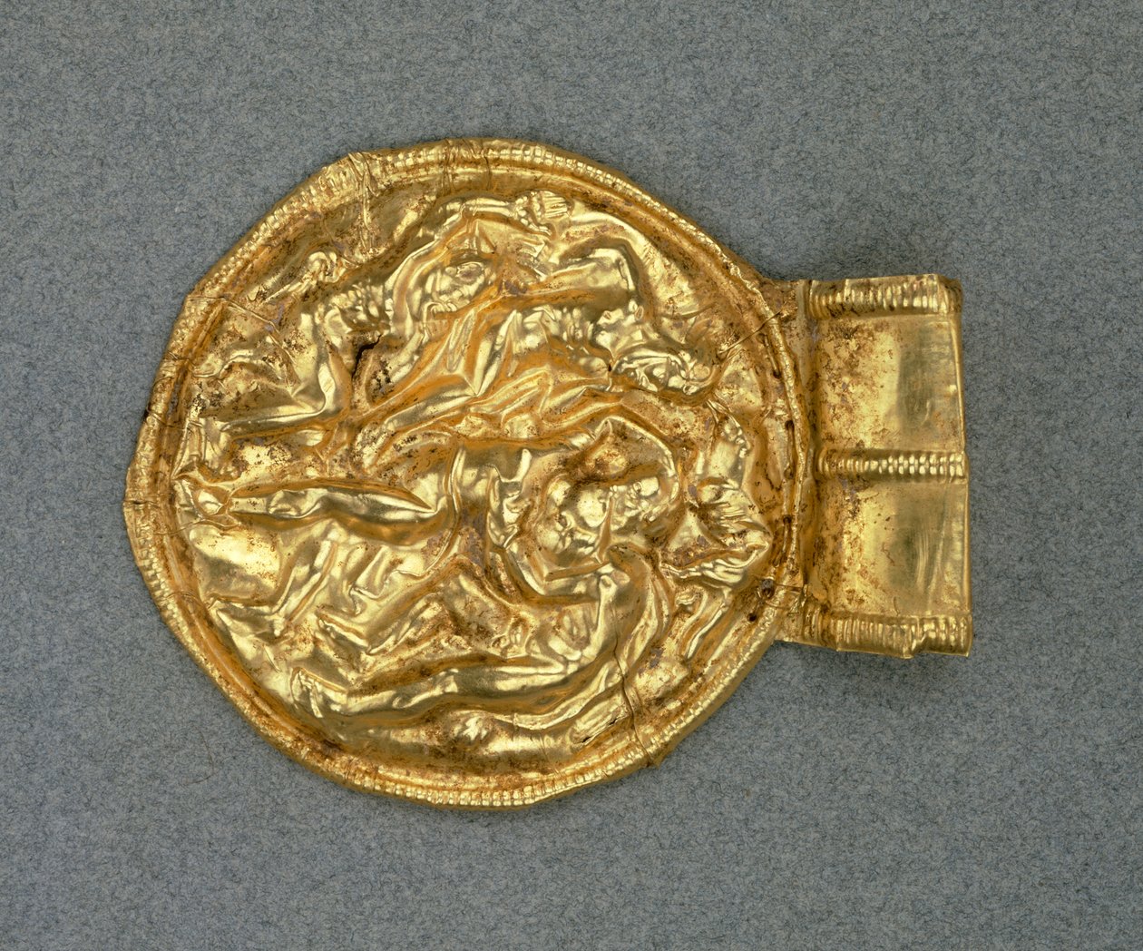 Pingente de bula em relevo. Civilização etrusca, Século IV AC. de Etruscan