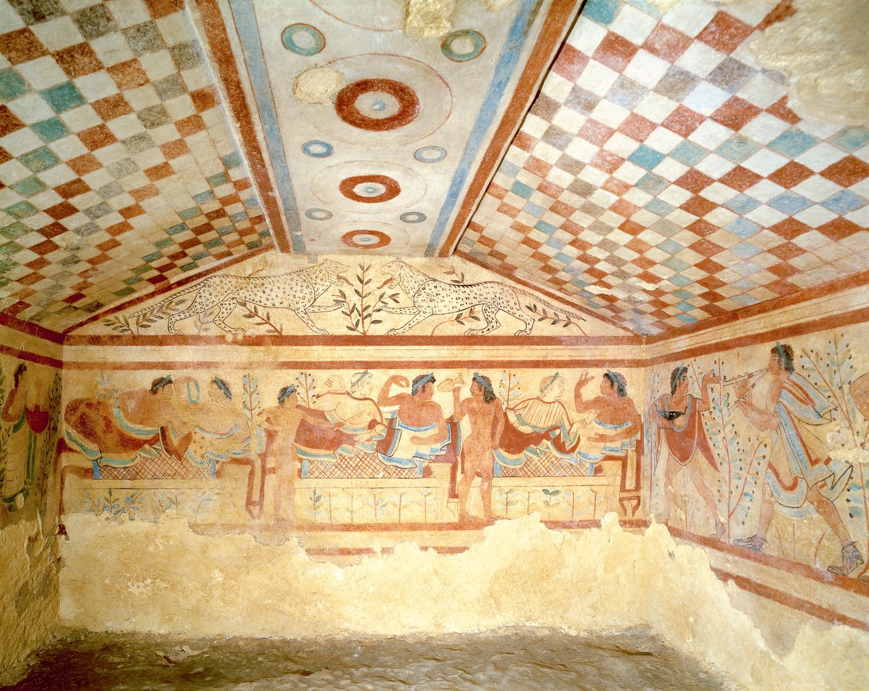 Tumba Etrusca de Leopardos, fresco mostrando cena de banquete, Tarquinia. Século V a.C., Itália (afresco) de Etruscan