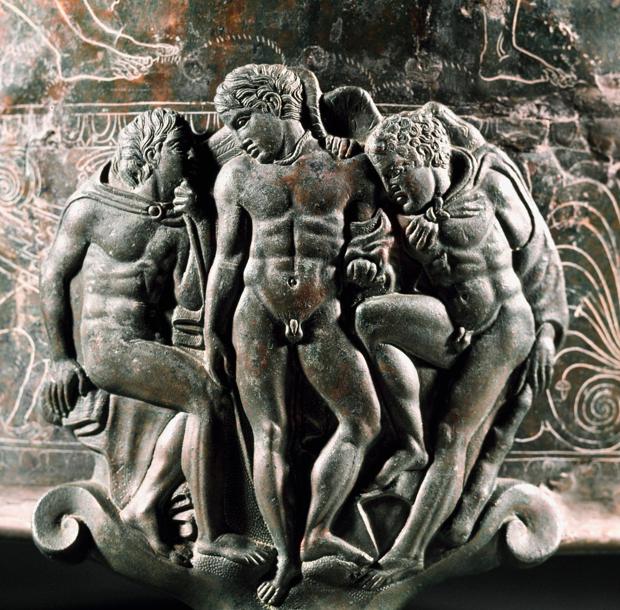 Arte etrusca: detalhe do pé da Ficoroni Cistus de bronze representando Hércules, Iolaos e Eros entre eles. Do Preneste (Palestrina). 340 AC. Museo Nazionale di Villa Giulia, Roma. de Etruscan