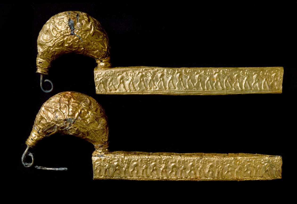 Arte etrusca: fíbulas (pinos) em ouro. 630 AC. Do túmulo do Licteur (Littore) a Vetulonia (ou Vetulonium). Dim. 21 cm Florença, Museo Archeologico de Etruscan