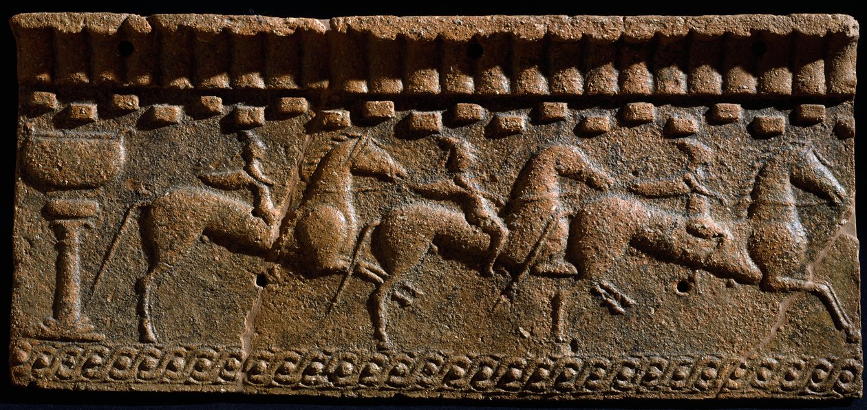 Arte etrusca: decoração frisada de cavaleiros de um conjunto arquitectónico em Murlo. Século VI a.C. Murlo, Antiquário Municipal, Itália de Etruscan
