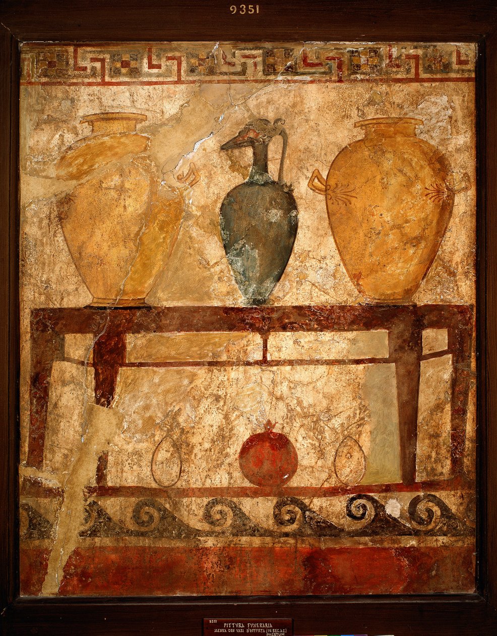Arte etrusca: mesa com vasos com oferendas. Fresco do cemitério de Paestum. Século IV AC. Museo Archeologico Nazionale, Nápoles, Itália de Etruscan
