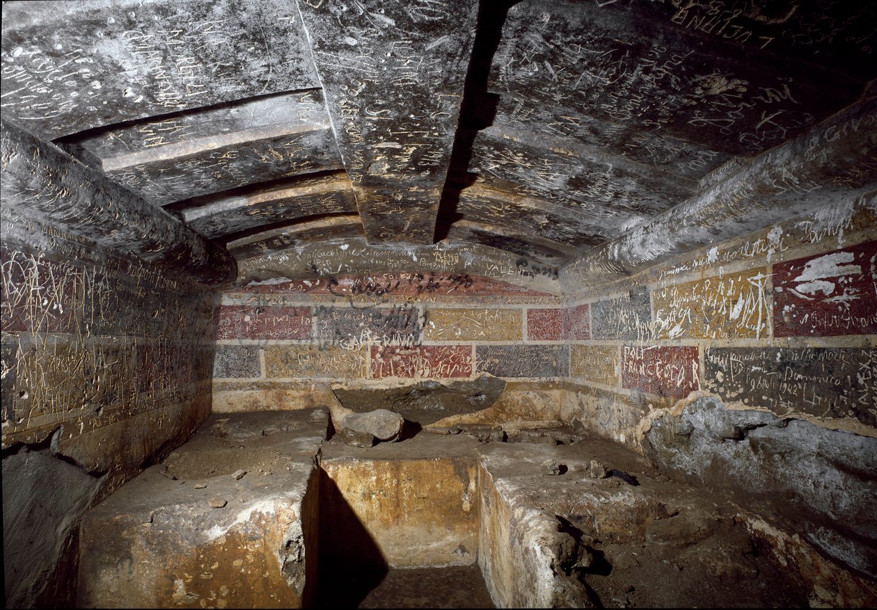 Civilização etrusca: dentro do túmulo de François, na necrópole de Ponte Rotto, século IV a.C. Vulci, Itália de Etruscan
