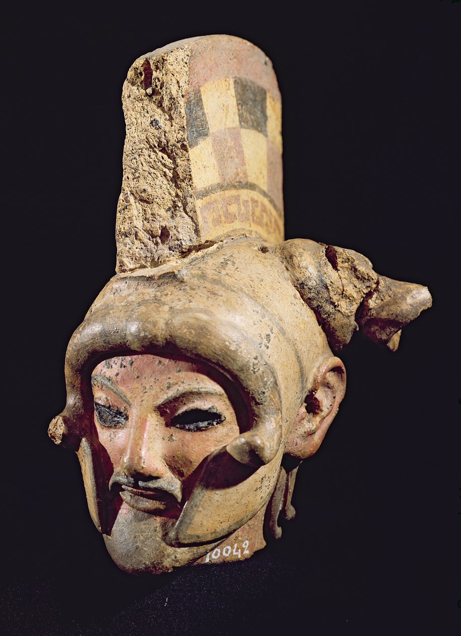 Cabeça de um guerreiro usando um capacete, de Satricum (argila pintada) de Etruscan
