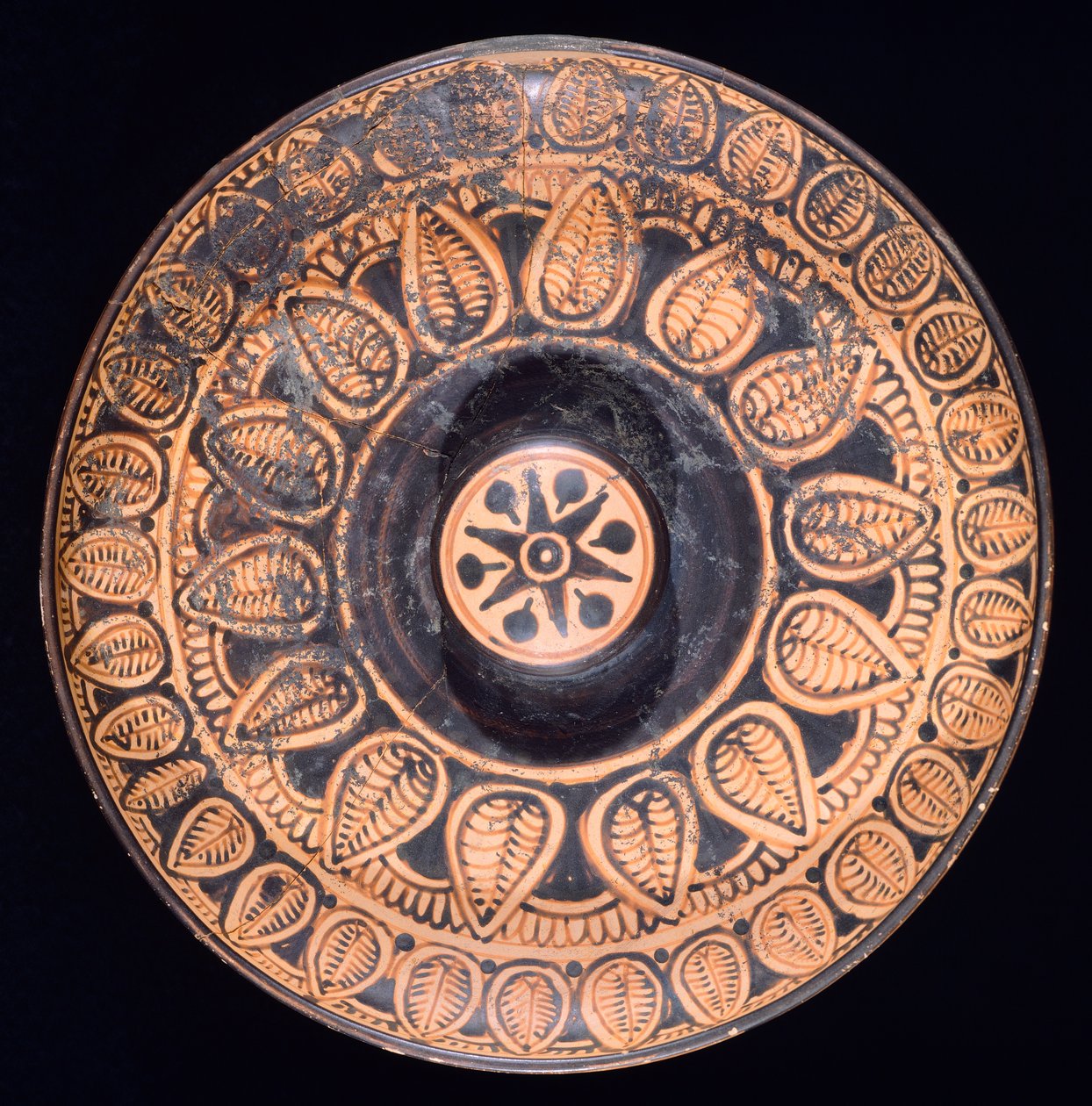 Patera. Cerâmica de figuras vermelhas de Spina (Emilia Romagna). Civilização Etrusca, Século IV AC. de Etruscan