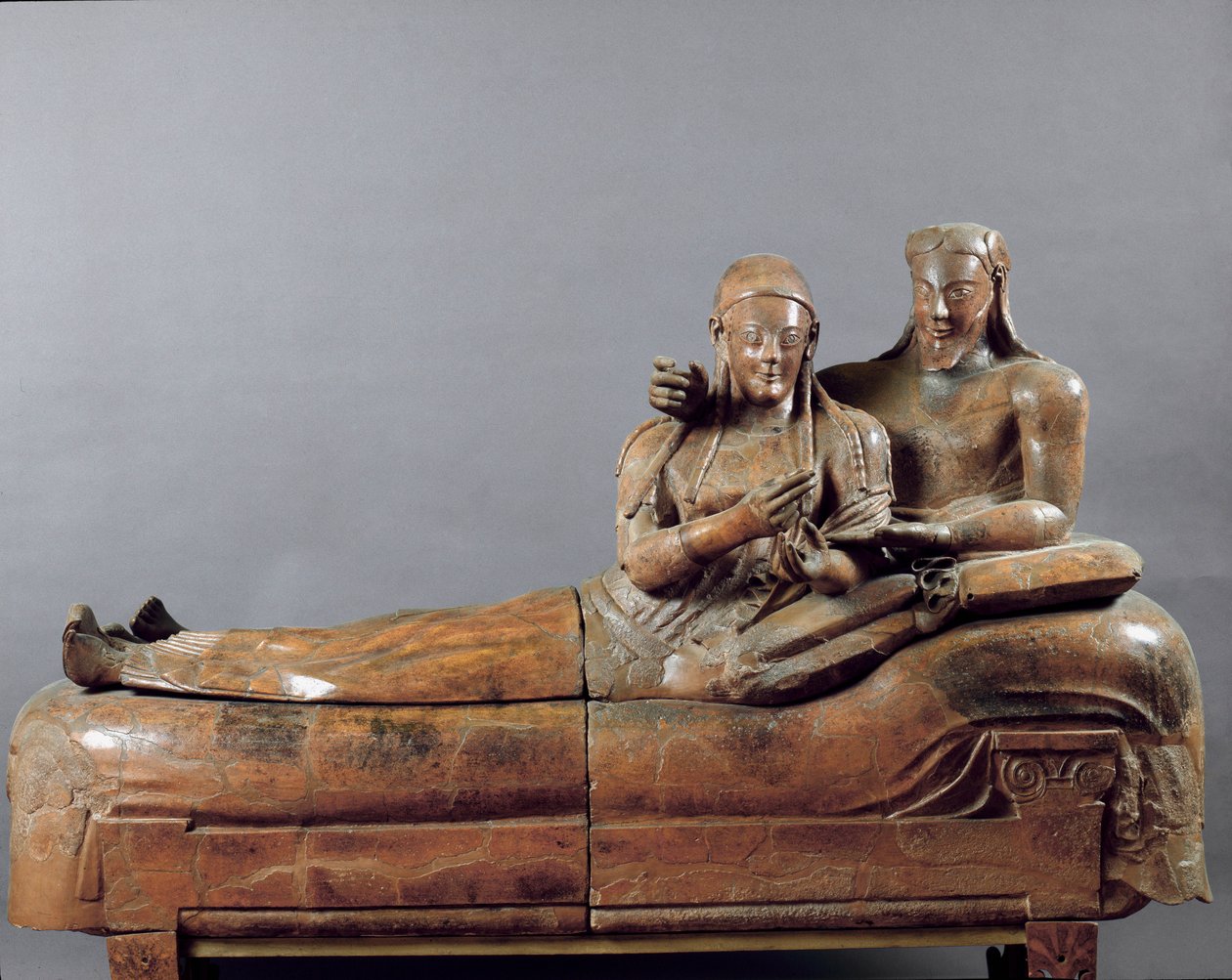 O grupo das noivas esculpidas (sarcófago de terracota de Cerveteri. Século VI a.C.) de Etruscan