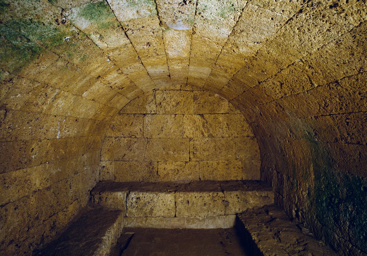 Civilização etrusca: vista da tumba del Gran Duca (Grão-Duque ou Grão-Duque), final do século III a.C. Chiusi, Itália de Etruscan Etruscan