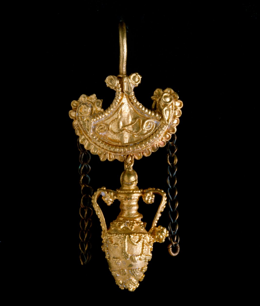 Arte etrusca: brinco de ouro. Século III AC. De Cerveteri. Dim. 3,4 cm Roma, Museo di Villa Giulia de Etruscan Etruscan