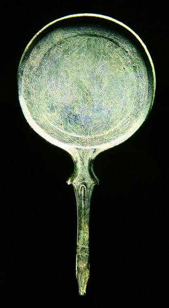 Espelho com decoração incisiva (bronze) de Etruscan Etruscan