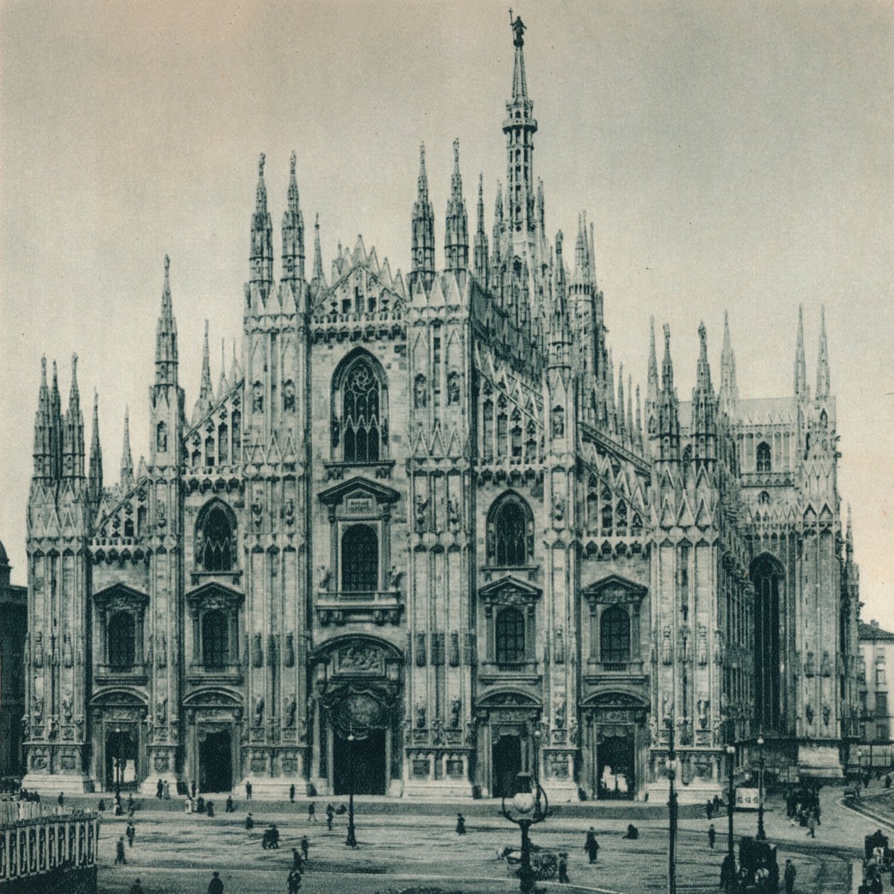 Fachada do Duomo, Milão, Itália, 1927 de Eugen Poppel