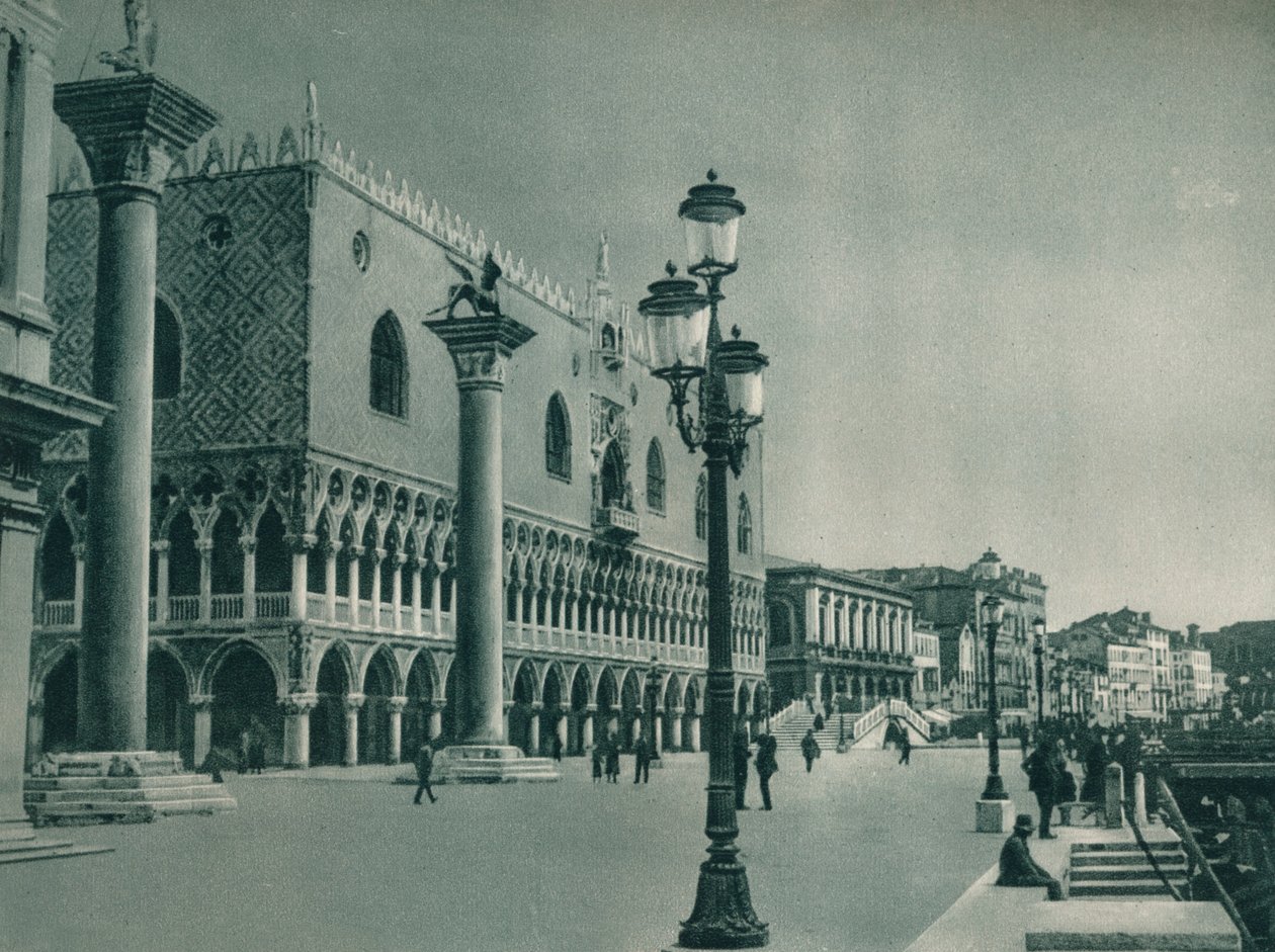 Frente principal do Palácio dos Doges com Riva degli Schiavoni, Veneza, Itália, 1927 de Eugen Poppel