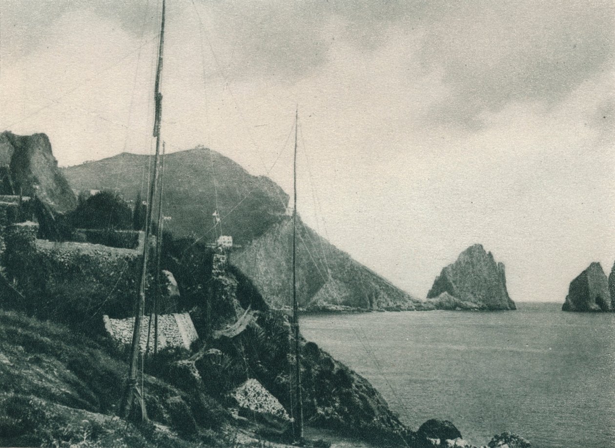 Marina Piccola com redes de caçadores, Capri, Itália, 1927 de Eugen Poppel