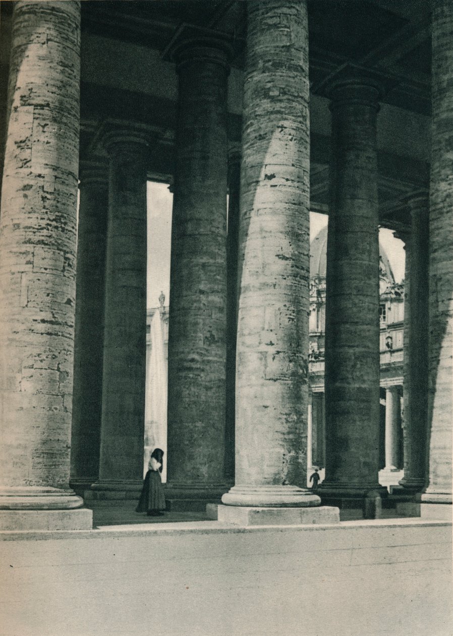 Parte da colunata na Praça St Peters, Roma, Itália, c1926 1927 de Eugen Poppel