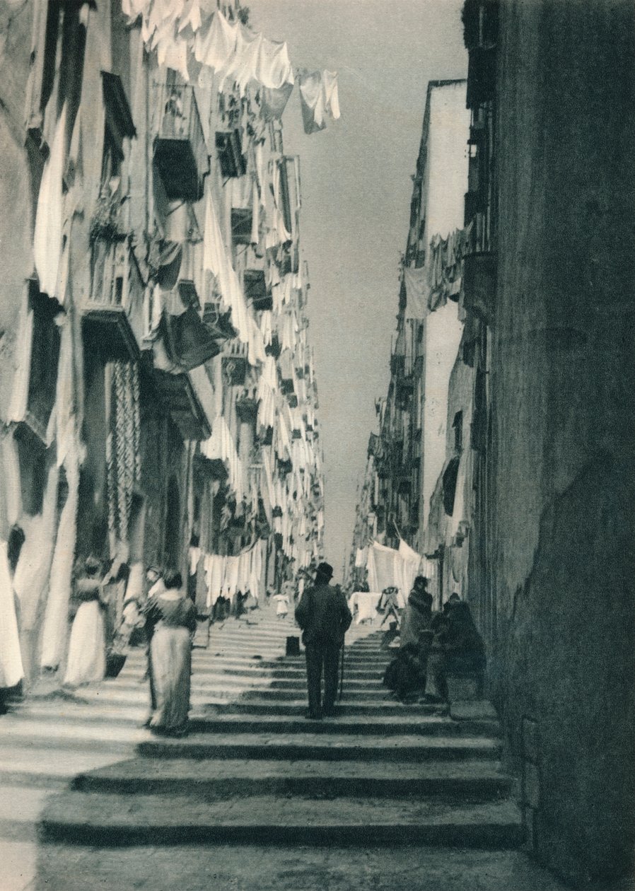 Rua nos subúrbios, Nápoles, Itália, 1927 de Eugen Poppel