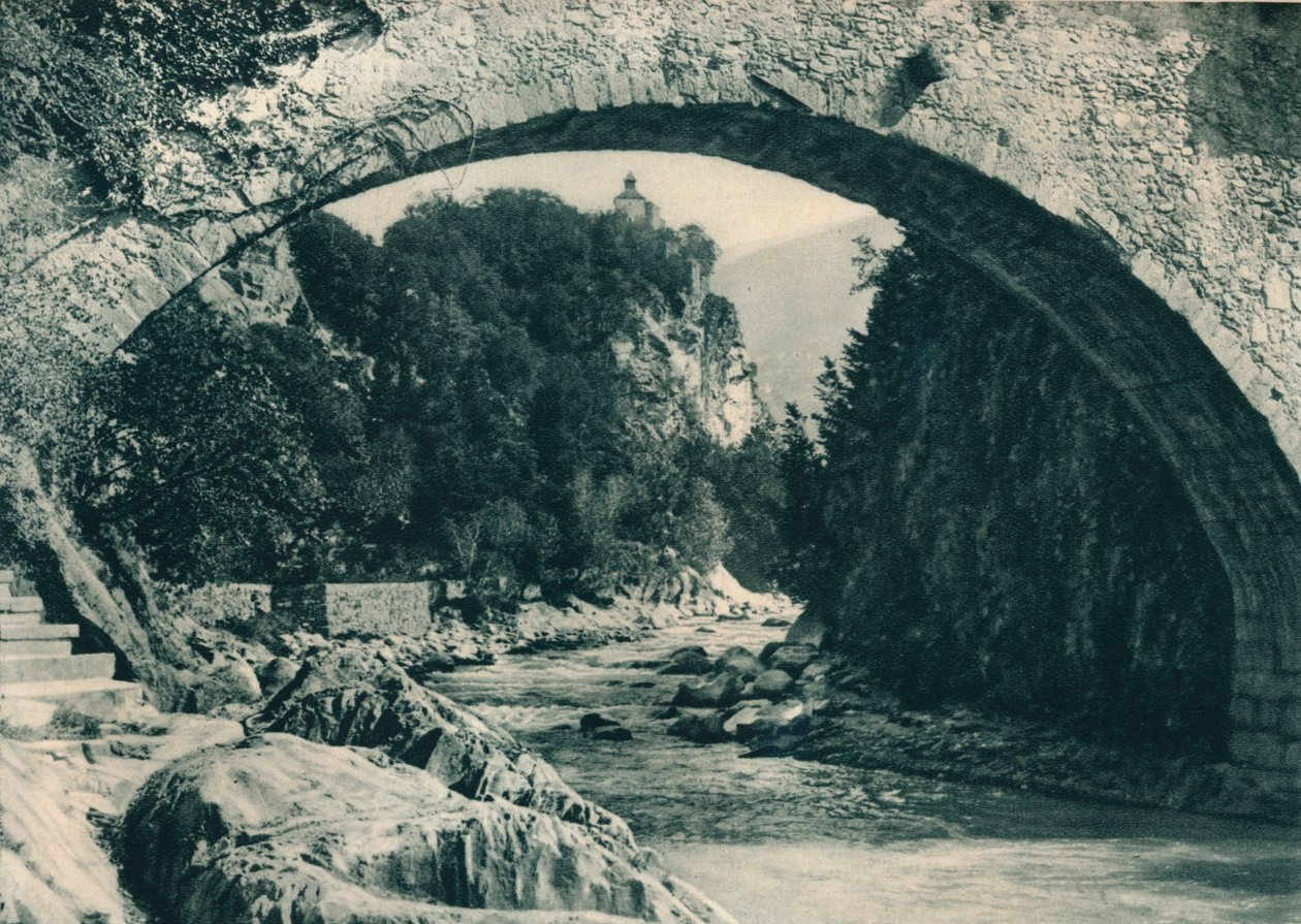 O rio Passer e o castelo de Zenão, Merano, Tirol do Sul, Itália, 1927 de Eugen Poppel