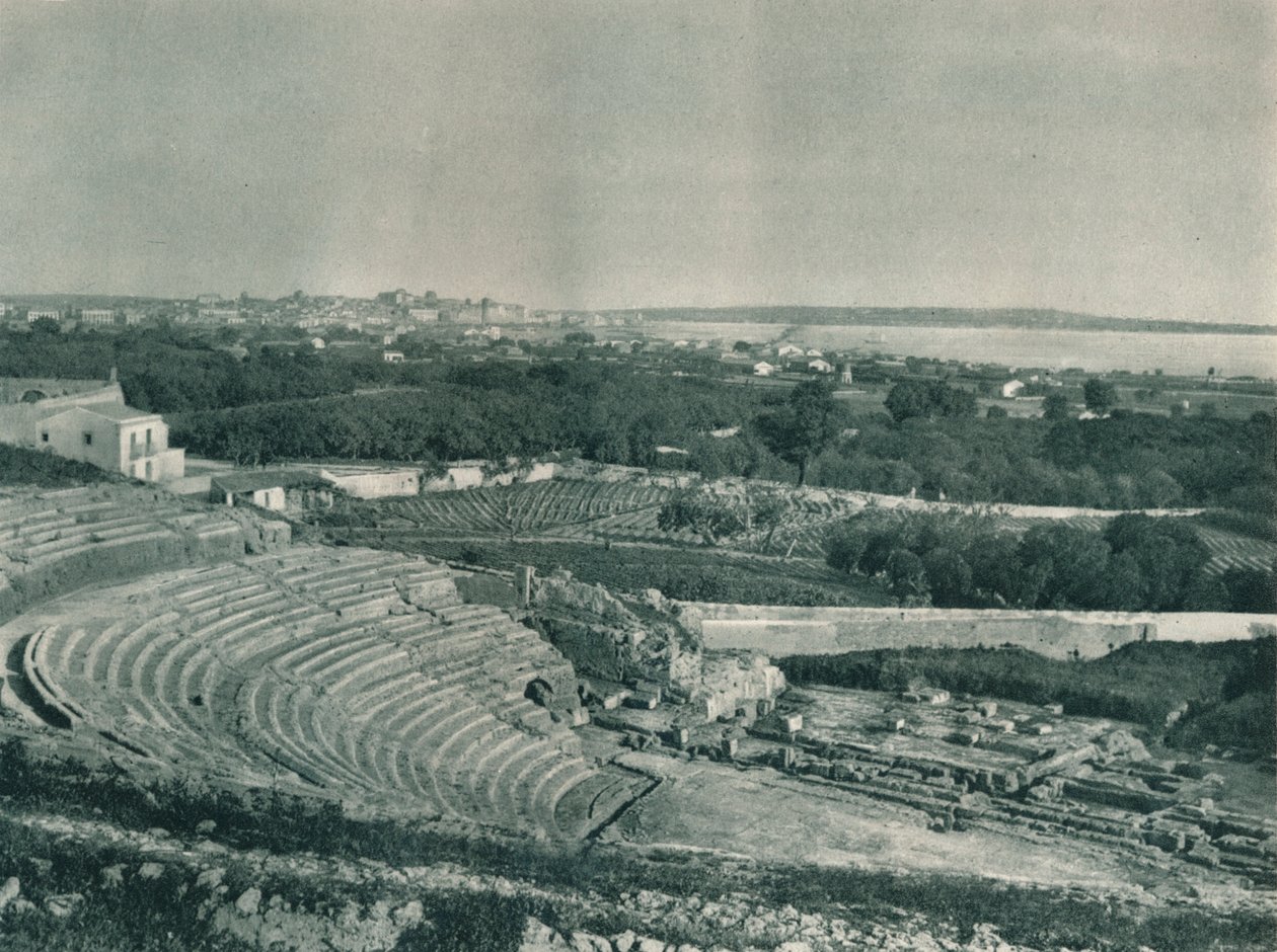 Vista da cidade do teatro grego, Siracusa, Sicília, Itália, 1927 de Eugen Poppel