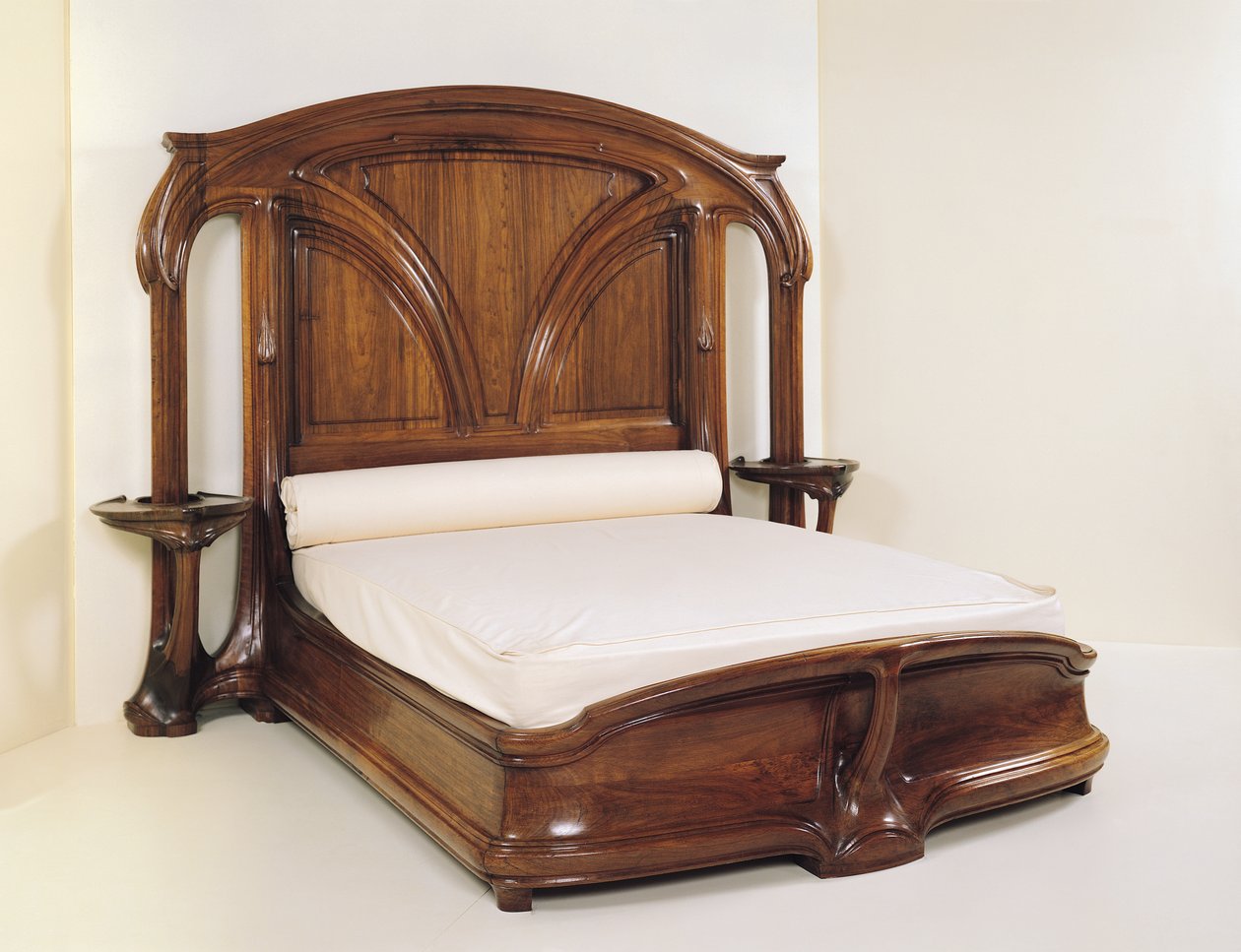 Cama Art Nouveau, 1900 (madeira) de Eugene Vallin