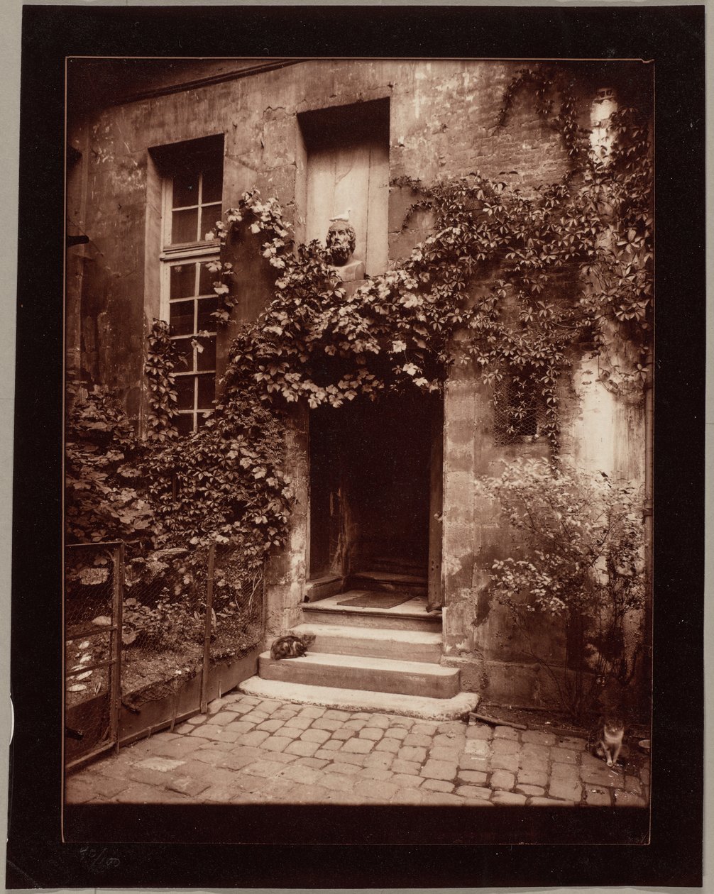 Pátio em Ruão de Eugène Atget