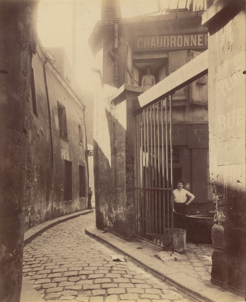 Entrada da Passage de la Réunion, 1 e 3 Rue du Maure, 3.º bairro de Eugène Atget