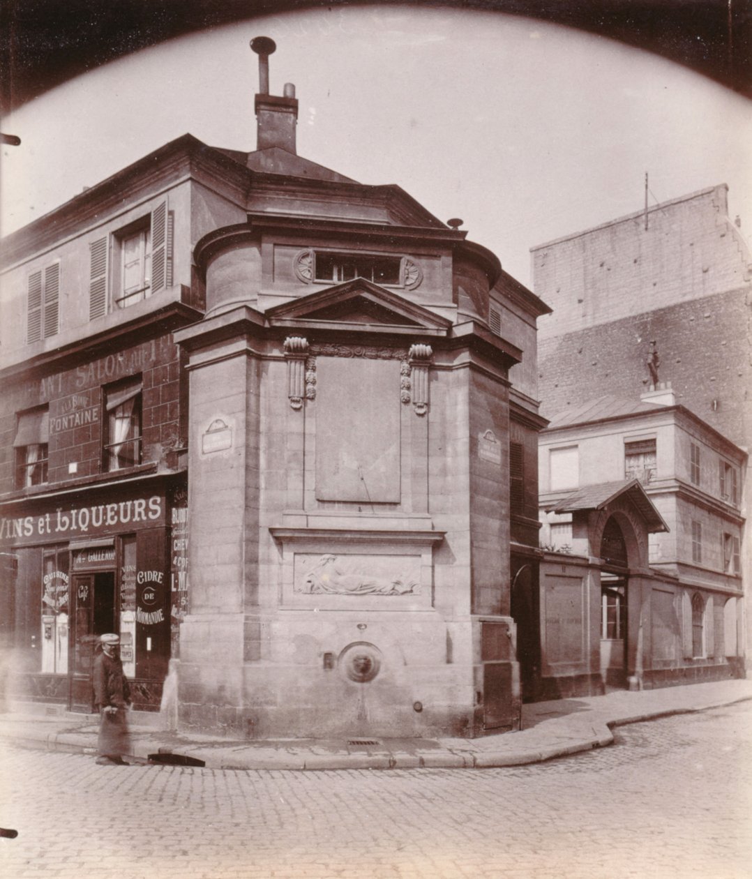 Fonte Haudriettes, esquina da rue des Archives e rue des Haudriettes, 3º arrondissement, Paris (foto a p/b) de Eugène Atget