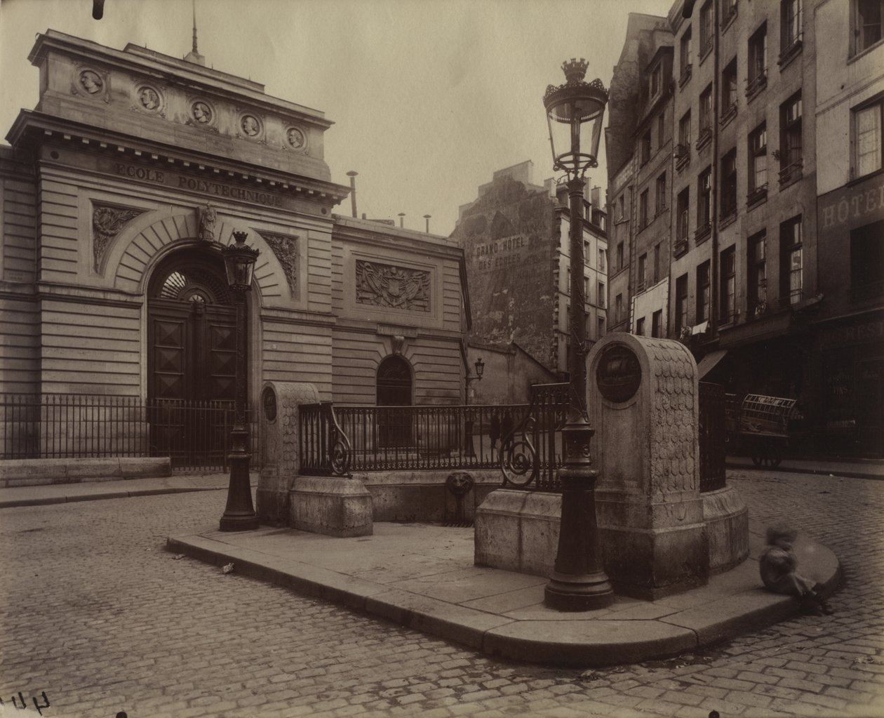Fonte da École Polytechnique de Eugène Atget