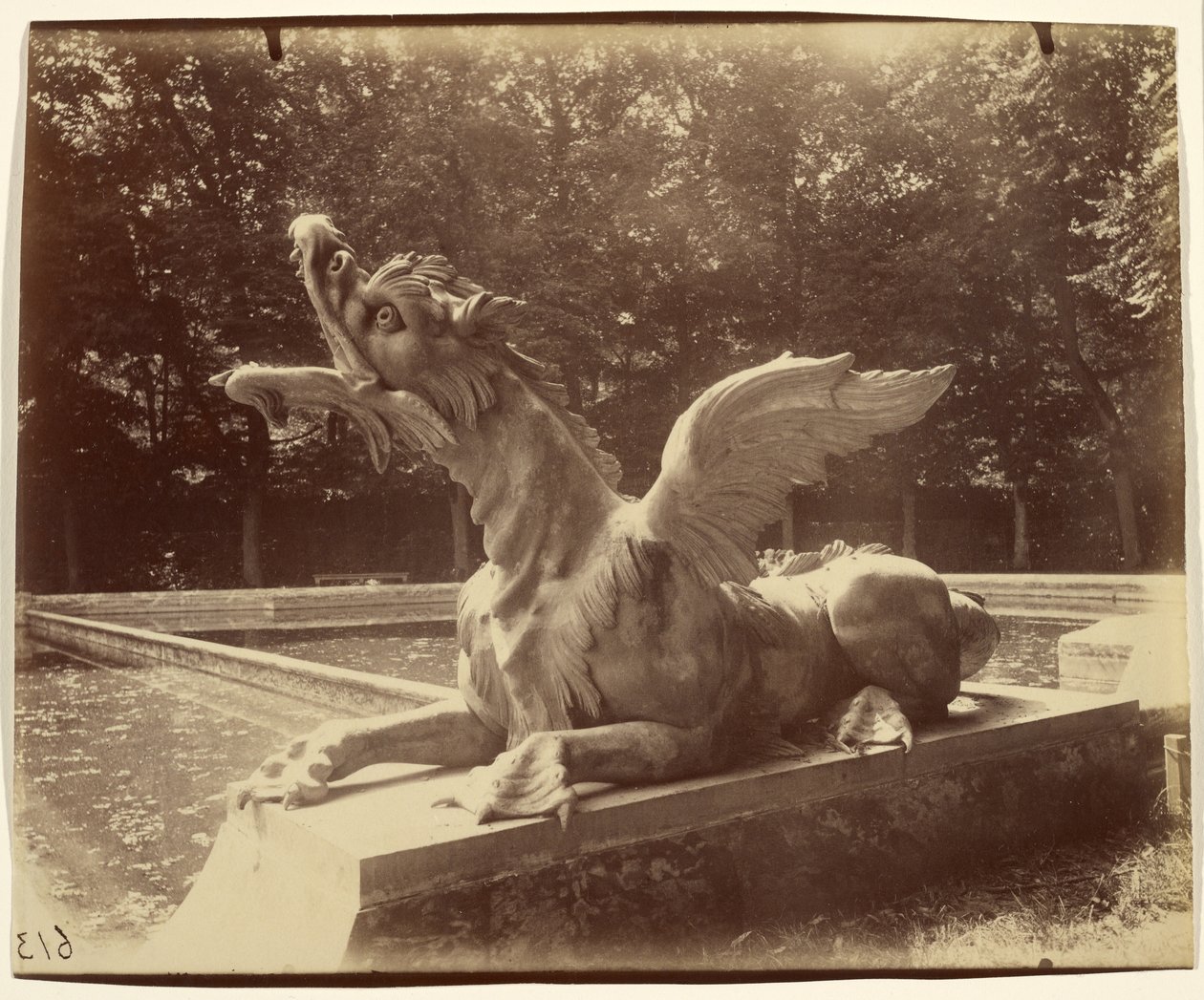 Grand Trianon, dragão de Hardy de Eugène Atget
