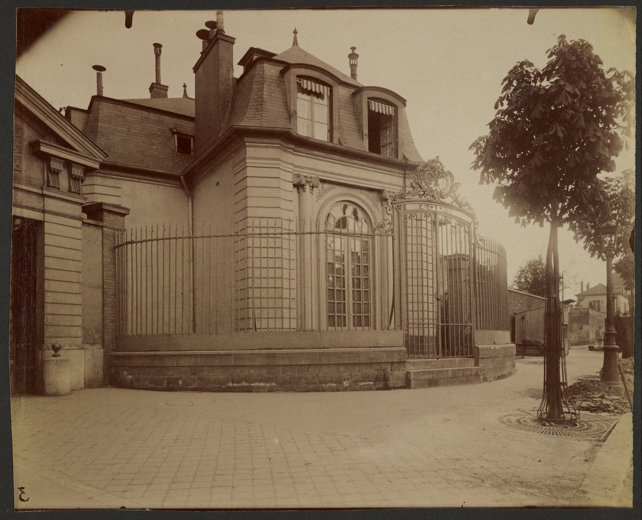 Hospício Debrousse, antigo parque de Philippe Égalité - Rue de Bagnolet, 148, Charonne de Eugène Atget