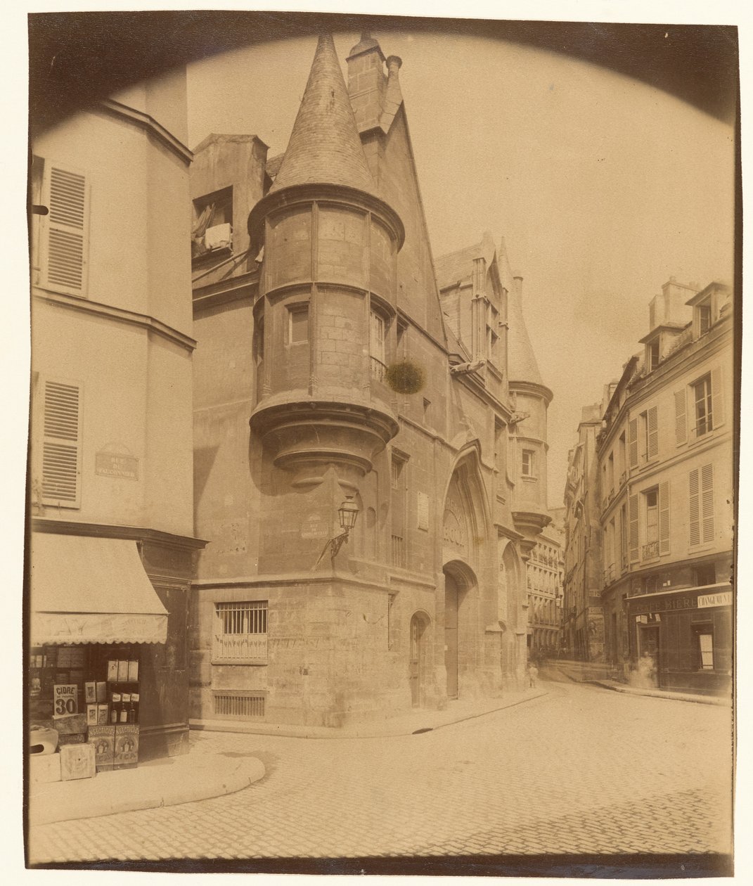 Hôtel de Sens, rue du Figuier de Eugène Atget