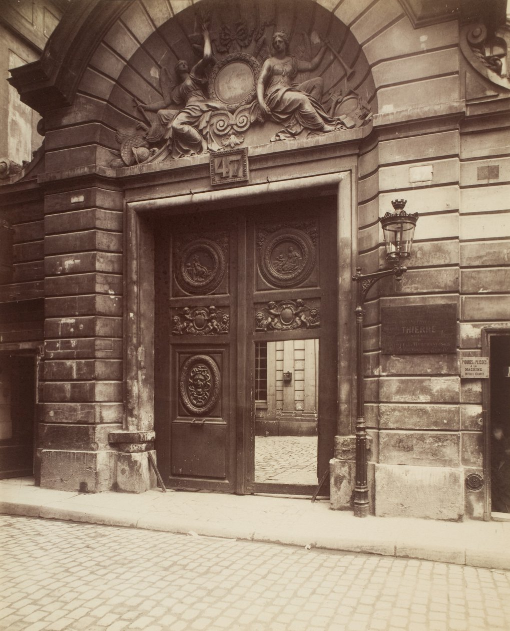 H√otel des Ambassadeurs de Hollande, 47 rue Vieille-du-Temple,1900 (foto) de Eugène Atget