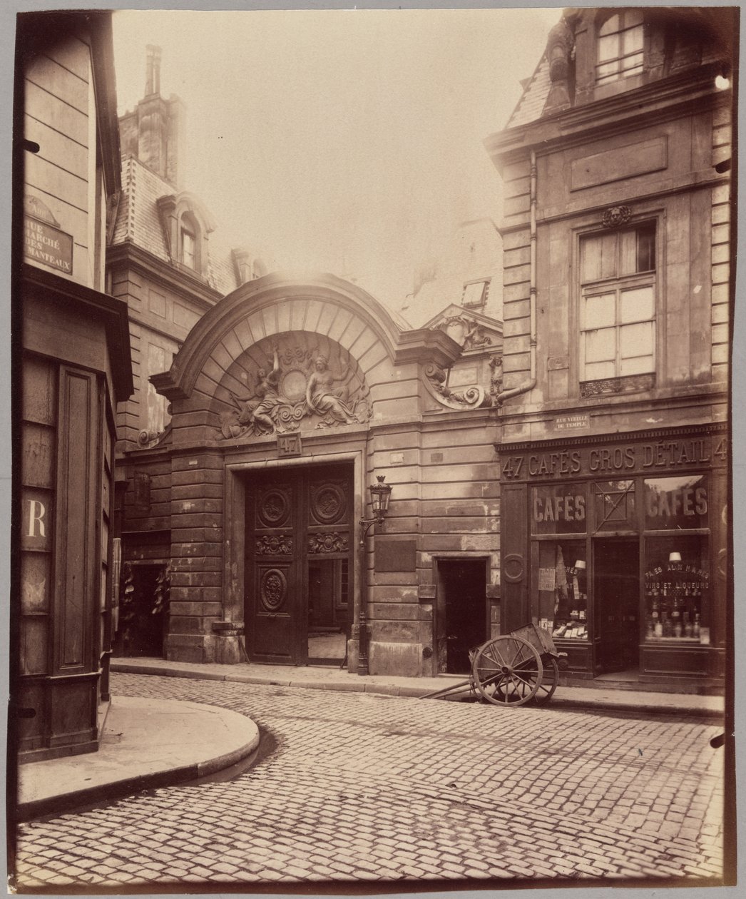Hôtel des Ambassadeurs de Hollande, 47 rue Vieille-du-Temple de Eugène Atget