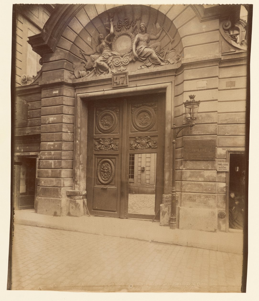 Hôtel des Ambassadeurs de Hollande, 47 rue Vieille-du-Temple de Eugène Atget