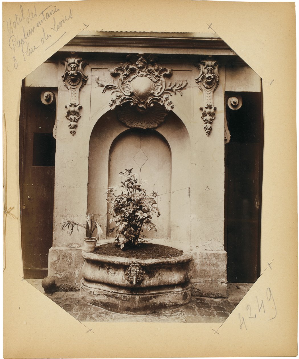 Página do álbum &39;Documentos para a história da velha Paris&39;, c.1910 (impressão de albume) (ver também 622596-600) de Eugène Atget