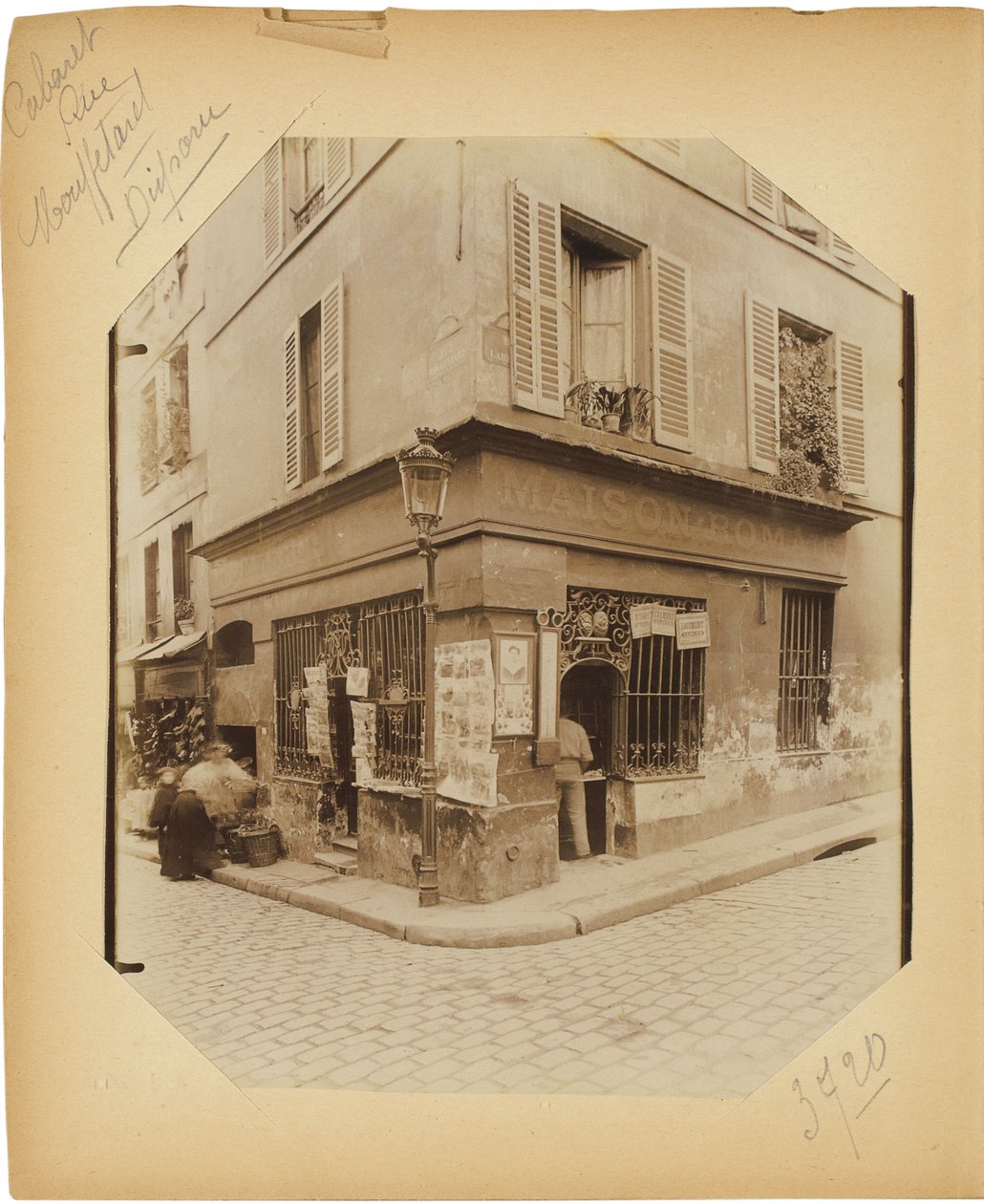 Página do álbum "Documentos para a história da velha Paris", c.1910 de Eugène Atget