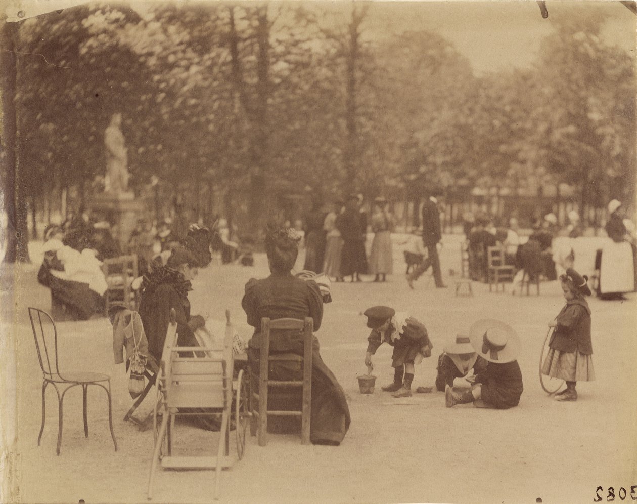 Mulheres e crianças nos Jardins do Luxemburgo de Eugène Atget