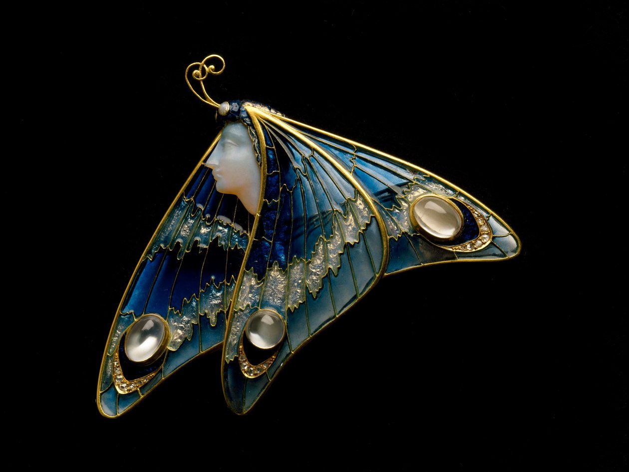Art Nouveau: broche de ouro, esmalte translúcido, opala, pedra da lua e diamante na forma de uma mulher borboleta. Atelier Eugene Feuillatre (1870-1916). 1900 Parma, coleção particular - Art Nouveau: ouro, esmalte translúcido, opala, pedra da lua e diamant de Eugene Feuillatre