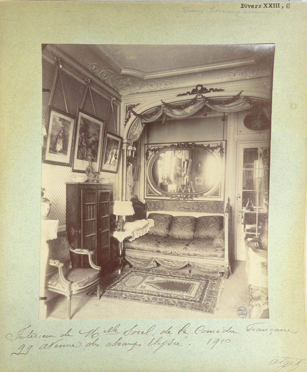 Interior da casa de Cecile Sorel em 99 Avenue des Champs Elysees, 1910 de Eugène Atget