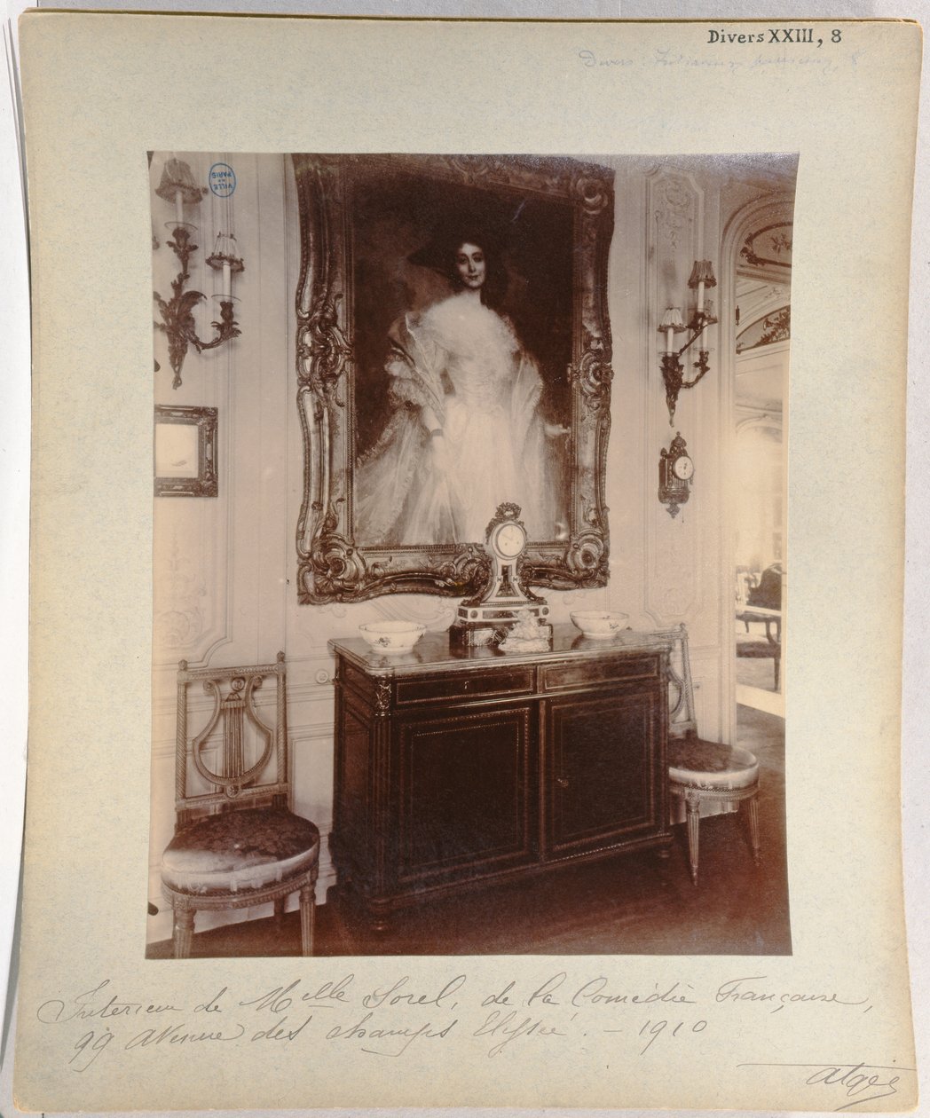 Interior da casa de Cecile Sorel em 99 Avenue des Champs Elysees, 1910 de Eugène Atget
