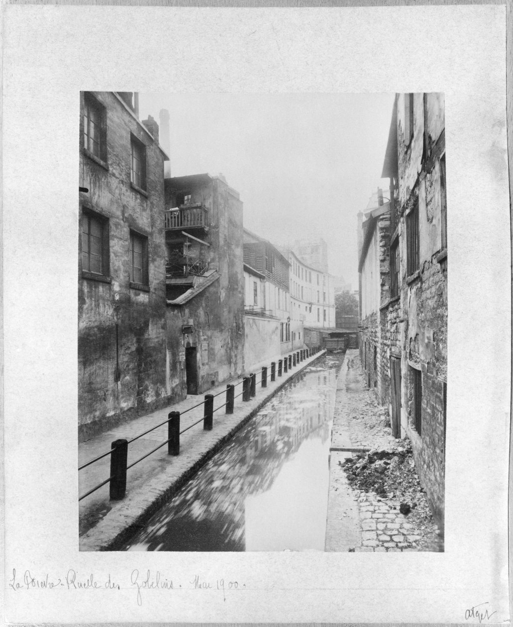 O Bievre, Ruelle des Gobelins, Paris, maio de 1900 de Eugène Atget