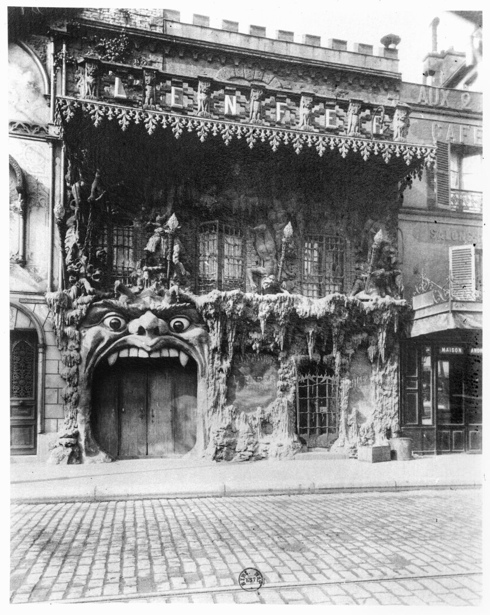 O cabaré do &39;inferno&39; em Paris, 53 Boulevard de Clichy, c.1900 de Eugène Atget