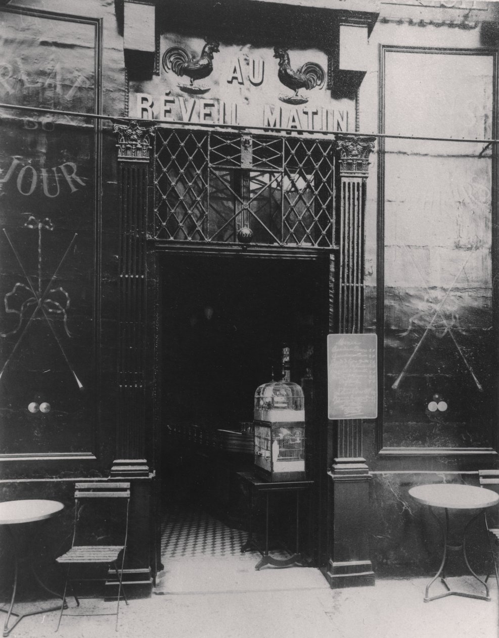 Au Réveil Matin, rua Amelot, 11º Arrondissement, Paris de Eugène Atget