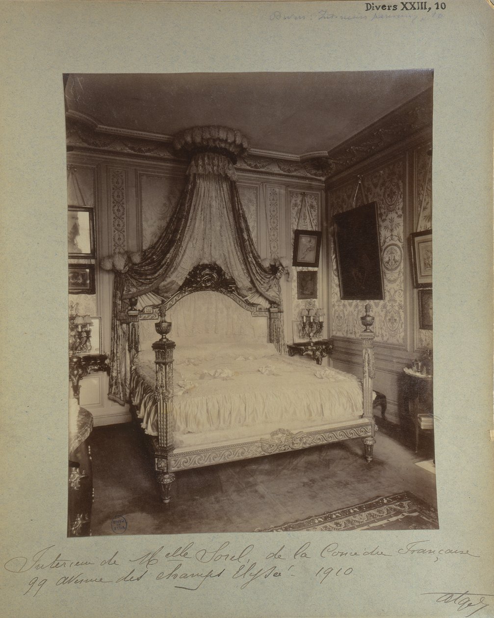 Quarto de Cecile Sorel em 99 Avenue des Champs Elysees, 1910 de Eugène Atget